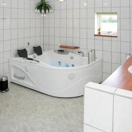 4 Bedroom Gorgeous In Tarm * Hemmet